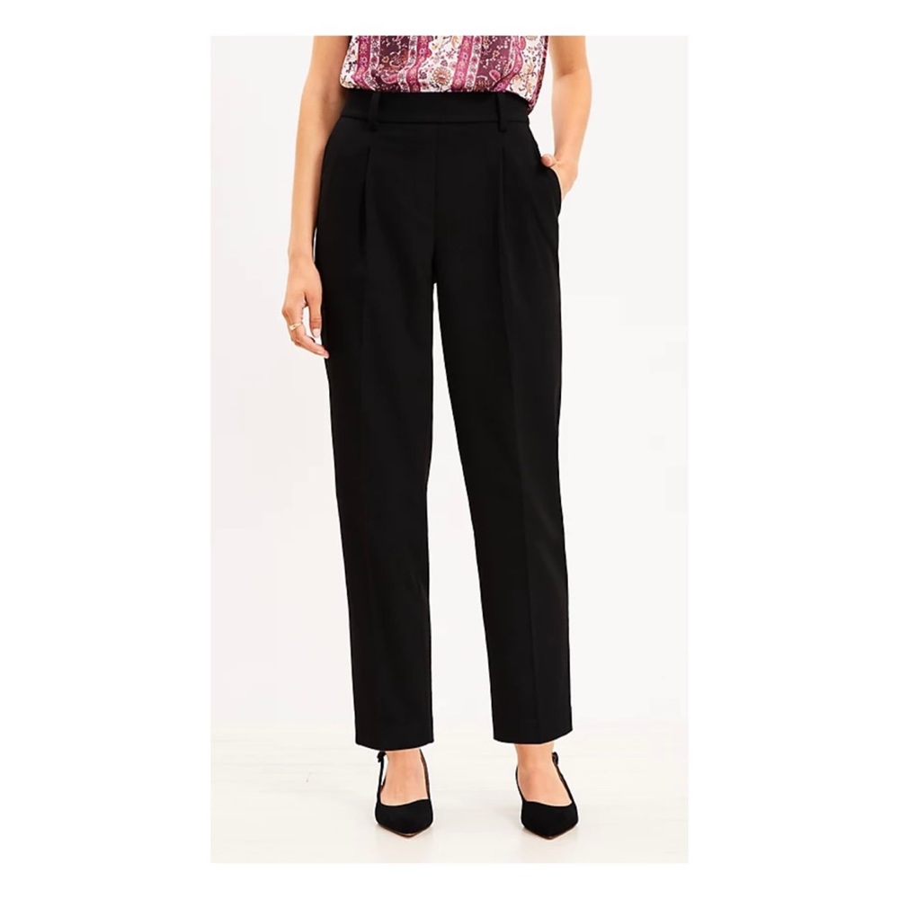The LOFT Pull On Taper Pants. Large